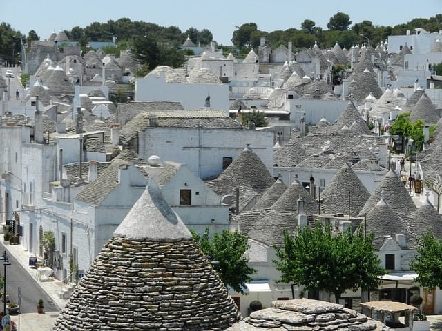 Alberobello4_YesPuglia l'enoteca online più innovativa di puglia_vacanze in Puglia_Otranto_Ostuni_Lecce_Bari_Brindisi_Foggia_Gargano