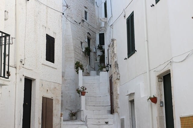 Ostuni2_YesPuglia l'enoteca online più innovativa di puglia_vacanze in Puglia_Otranto_Ostuni_Lecce_Bari_Brindisi_Foggia_Gargano
