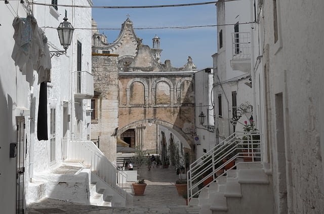 Ostuni4_YesPuglia l'enoteca online più innovativa di puglia_vacanze in Puglia_Otranto_Ostuni_Lecce_Bari_Brindisi_Foggia_Gargano